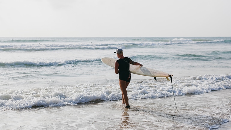 hacer surf en malaga